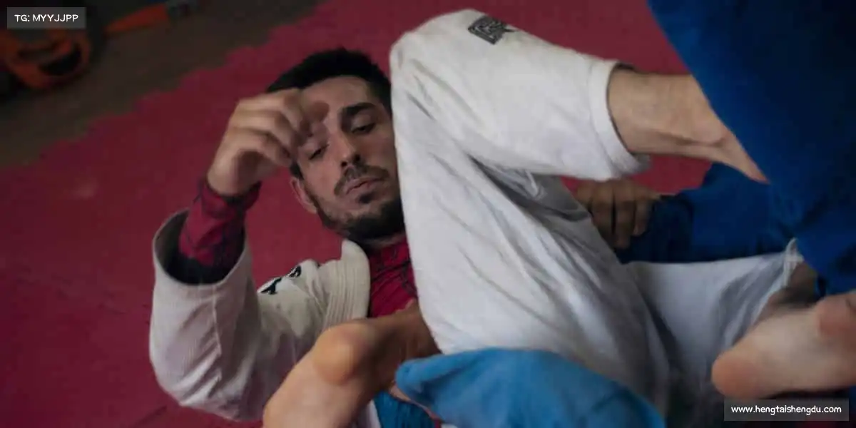 滑板少年，用轮子画出自由！